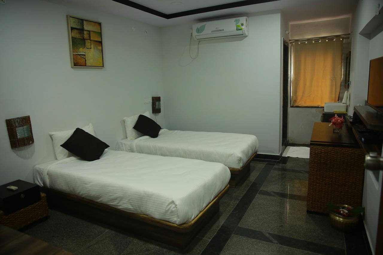 Lokis Forest Inn Haidarábád Kültér fotó